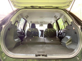 普段のお買い物や通勤、送迎等に十分な荷室スペースを確保しております。セカンドシートを倒すと、大きな荷物の積載も可能です♪