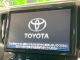 【10.5インチナビ】高級感とインパクトのある大画面ナビを装備。各種オーディオ操作はもちろん、スマホ連携もできる利便性の高いナビです♪