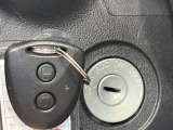 【キーレス】少し離れた場所からでもボタン一つでドアの開錠・施錠ができるのでとっても便利!ドアの鍵穴周りに傷をつけることもありません♪