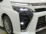 LEDヘッドライトです。デザイン性がよくとても明るいので、夜間の走行や悪天候でも安心です。しかも長寿命!