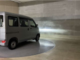 LEDヘッドランプです。十分な明るさを保ちつつも消費電力が少なく、バルブ寿命も長いのが特徴です。瞬時にMAXの光量を発揮するのもLEDならではです。