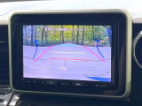 【バックカメラ】駐車時に後方がリアルタイム映像で確認できます。大型商業施設や立体駐車場での駐車時や、夜間のバック時に大活躍!運転スキルに関わらず、今や必須となった装備のひとつです!