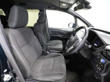 ゆったり室内で運転もしやすいです♪使い勝手の良い配置も考えられています!!