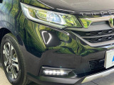 【LEDヘッドライト】悪天候や夜間走行時も良好な視界を確保し安心して運転できる高輝度LEDヘッドライトを装備!点灯速度が早く、消費電力も抑えられています。
