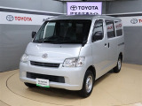 トヨタ認定中古車の安心感はそのままに、まるごとクリーニングと同等商品の当社「キラリフレッシュ」を簡素化し、お買い求めやすくした商品が、「トヨタ認定中古車ライト」です。