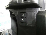 【衝突回避被害軽減装置・車線逸脱警報装置】のセットスイッチです。安全装備搭載でドライバーの安全をサポートします。
