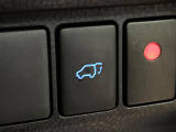 【パワーバックドア】スマートキーや運転席のボタンを押すだけでリアゲートが自動で開閉します!荷物を持っている時や、高い位置にあるバックドアを閉める際に便利な機能です♪