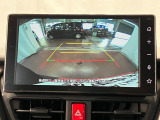 【バックカメラ】 駐車時に車両後方の様子を見ることができるので、運転の不安を軽くします。