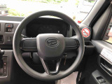 運転中も見やすいセンターメーター。