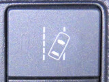 車線逸脱警報装置を装備しております。