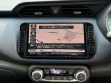 日産オリジナルナビゲーション(MM322D-L)装着車♪インパネにマッチするデザインに加え、9インチの大画面なので地図が大きく見え、操作性を高めます☆