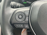 ステアリングスイッチ付き。前方から目を離すことなく操作することが可能です。