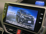 【メーカー純正10インチナビ】インテリアに溶け込むスタイリッシュな「専用設計」メーカーナビを装備♪視認性や操作性など基本性能にも優れ、より上質なカーライフをお楽しみいただけます。