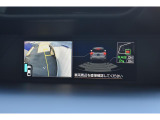 様々な情報を映し出すマルチファンクションディスプレイ。シフトレバーをリバースにすると連動してサイドカメラ映像&バックセンサーに切り替わります。