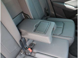 Audi正規ディーラーが高品質をお約束。高度な訓練・教育を受けたAudi専任メカニックが、100項目にもおよぶ精密な点検を実施。すべてクリアしたAudi車だけ、あなたのお手元に届けられるのです