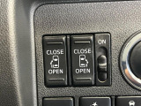 【両側スライドドア】駐車場で隣の車との間隔が狭く乗りにくい時、スライドドアなら安心!ドアオープン時も幅を取らず、開口部が広いので乗り降りがとっても簡単です。大きな荷物の出し入れも後席から可能♪