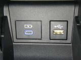 【充電用USB端子】デバイスの充電に便利です。※実際の接続端子は写真で確認or店舗までご気軽にお問合せください♪