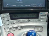 【オートエアコン】一度お好みの温度に設定すれば、車内の温度を検知し風量や温度を自動で調整。暑い&hellip;寒い&hellip;と何度もスイッチ操作をする必要はありません。快適な車内空間には必須の機能ですね♪