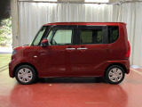 【スマートアシスト搭載車】 衝突回避支援ブレーキ機能(対車両・歩行者)、衝突警報機能(対車両・対歩行者)、誤発信抑制制御機能などの機能で安全な運転をサポートします