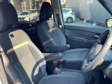 運転席は座り心地が良く快適にドライブをしていただけます。