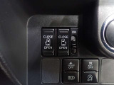 両側電動スライドドアのスイッチ付です。車内からもスイッチひとつで楽にドアの開閉が可能です。電動なので開閉時に力を使う必要がなく、半ドアになることもありません!
