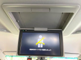【12.1型フリップダウン】大画面モニターで後席でもエンタメをお楽しみいただけます。家族や友人とお出かけする機会が多い方に大人気です♪