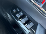 【パワーウインドウ】運転席のスイッチで、各席の窓ガラスの開閉ができます。あると便利ですよね。