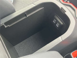 販売するすべての中古車に【ロングラン保証】が付帯します。走行距離無制限・期間は1年間です。保証修理は全国5000箇所のトヨタテクノショップにてお受けいただけます。