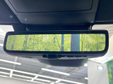 【デジタルインナーミラー】後席の大きな荷物や同乗者で後方が確認しづらい時でも安心!カメラが撮影した車両後方の映像をルームミラー内に表示。クリアな視界で状況の確認が可能です!