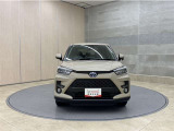 お車購入のポイントとなるフロントマスクです!シャープな目つきが印象的なデザインのヘッドランプです。