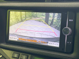 【バックカメラ】駐車時に後方がリアルタイム映像で確認できます。大型商業施設や立体駐車場での駐車時や、夜間のバック時に大活躍!運転スキルに関わらず、今や必須となった装備のひとつです!
