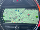 ●純正ナビ:一体感のあるナビは、高級感ある車内を演出してくれます。Bluetooth再生などオーディオ機能も充実しておりますので、運転もより楽しめます♪