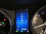 コーナーセンサーを車の前後に装備。障害物までの距離に応じて警告音を変えてお知らせ。縦列駐車時や駐車場・車庫などでの取り回しをサポートします。詳細は販売店スタッフまでおたずねください。