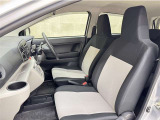 トヨタ中古車「まるごとクリーニング」施工済。外装はもちろん内装はシートを外して見えない所まで徹底洗浄しています。