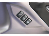 運転席のポジションを2つ、記憶させることができます。ボタンを押すと設定したポジションに電動で移動します。