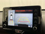 後方の見える安心をお届けするバックガイドモニター付:バックするときのアシストラインもあって楽々バック!車庫入れや縦列駐車をサポートし、苦手な駐車も安心です!今やもう手放せない装備ですネ♪