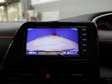 バックガイドモニターで、後方を確認しながら安心して駐車することができます。運転初心者も熟練者も必須の機能ですよ!