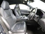 ゆったり室内で運転もしやすいです♪使い勝手の良い配置も考えられています!!