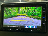 【バックカメラ】駐車時に後方がリアルタイム映像で確認できます。大型商業施設や立体駐車場での駐車時や、夜間のバック時に大活躍!運転スキルに関わらず、今や必須となった装備のひとつです!