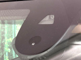 ●プリクラッシュセーフティシステム:進路上の先行車や障害物などをミリ波レーダーで検出し、衝突する可能性が高いと判断した場合に警報やブレーキの制御により衝突回避を支援します。