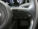 レーンディパーチャーアラートとは車線または走路からの逸脱の可能性を警告すると共に、車線または走路からの逸脱を避けるためのハンドル操作の一部を支援する機能です。詳細は販売店スタッフまでおたずねください。