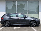 オリジナル・サービスもついたBMW自動車保険も取り扱っております。BMW自動車保険にご加入いただくと、万一のトラブルを24時間365日サポートするエマージェンシー・サービスの〈プレミアム〉をご利用いただけます。