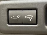 【パワーバックドア】スマートキーや運転席のボタンを押すだけでリアゲートが自動で開閉します!荷物を持っている時や、高い位置にあるバックドアを閉める際に便利な機能です♪