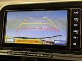 後方の見える安心をお届けするバックガイドモニター付:バックするときのアシストラインもあって楽々バック!車庫入れや縦列駐車をサポートし、苦手な駐車も安心です!今やもう手放せない装備ですネ♪