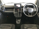 見通しのいい視界と最適なレイアウトで運転しやすいです。