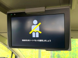 【フリップダウンモニター】大画面モニターで後席でもエンタメをお楽しみいただけます。小さなお子様にも大人気の装備です♪