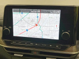 【メーカー純正ナビ】インテリアに溶け込むスタイリッシュな「専用設計」メーカーナビを装備♪視認性や操作性など基本性能にも優れ、より上質なカーライフをお楽しみいただけます。