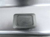 ワンタッチでバックドアが開閉。重たいバックドアも力いらずで開閉できる便利なパワーバックドア付きです!