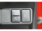 オートマチックハイビームとは、先行車や対向車のライトを認識し、ハイビームとロービームを自動で切り替える機能です。夜道の視界を確保します。詳細は販売店スタッフまでおたずねください。