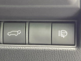 【パワーバックドア】スマートキーや運転席のボタンを押すだけでリアゲートが自動で開閉します!荷物を持っている時や、高い位置にあるバックドアを閉める際に便利な機能です♪